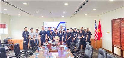 CICT chào đón đoàn cán bộ trường Hải quan tới thăm cảng