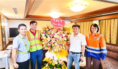 CICT chào đón tàu dăm gỗ mới Truong Long 02 cập cảng