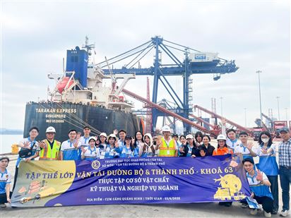 CICT đón Đoàn sinh viên và giảng viên Trường Đại học Giao thông vận tải đến thăm cảng